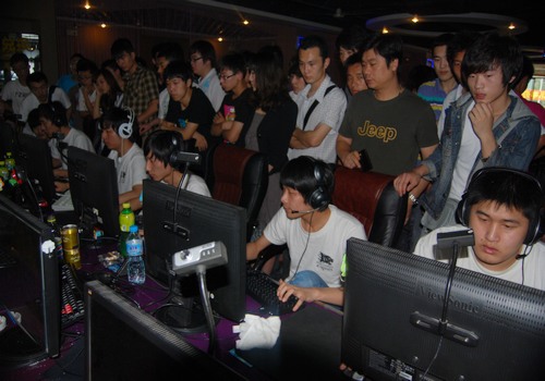 又是最有希望的一年！网友整活：特朗普上次在位时LPL共拿到3座S赛冠军